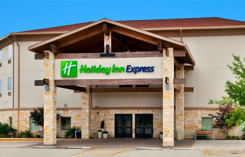 Holiday Inn Express Salado-Belton 10/45