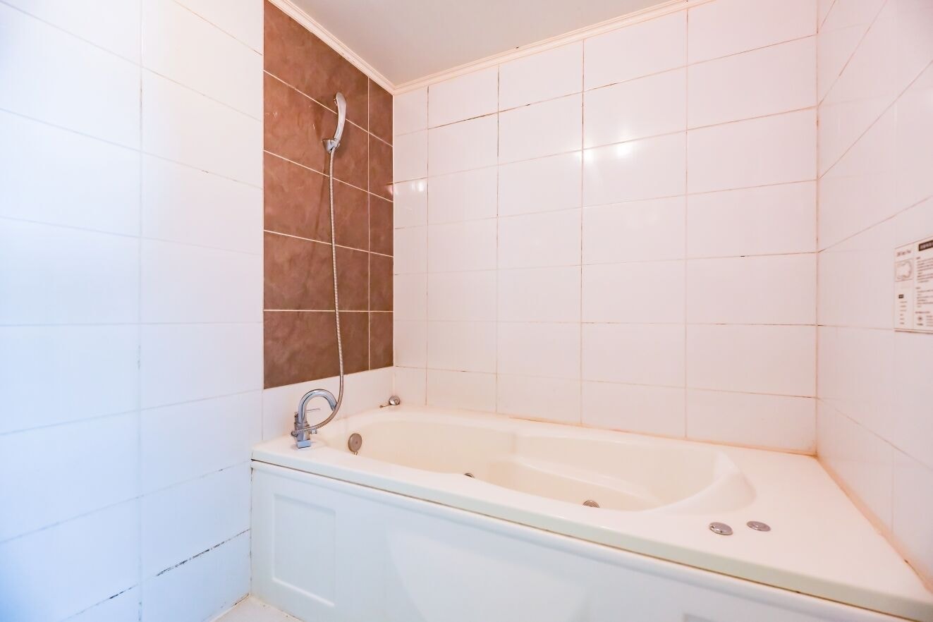 Room, 1 Queen and 1 Single Bed, Charlot Castle Hotel 8/9