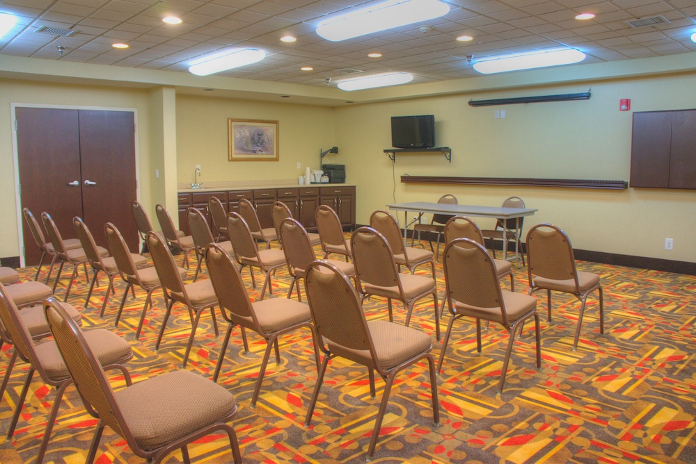 Wingate by Wyndham Steubenville 24/31