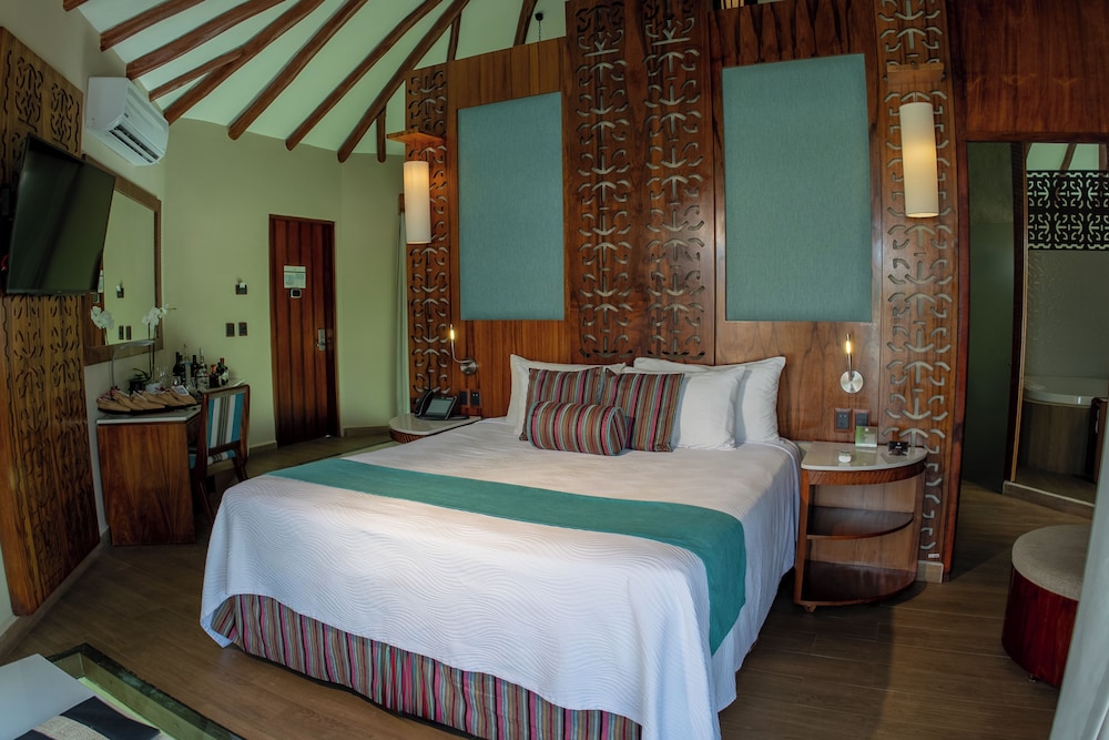 OVERWATER, BUNGALOW