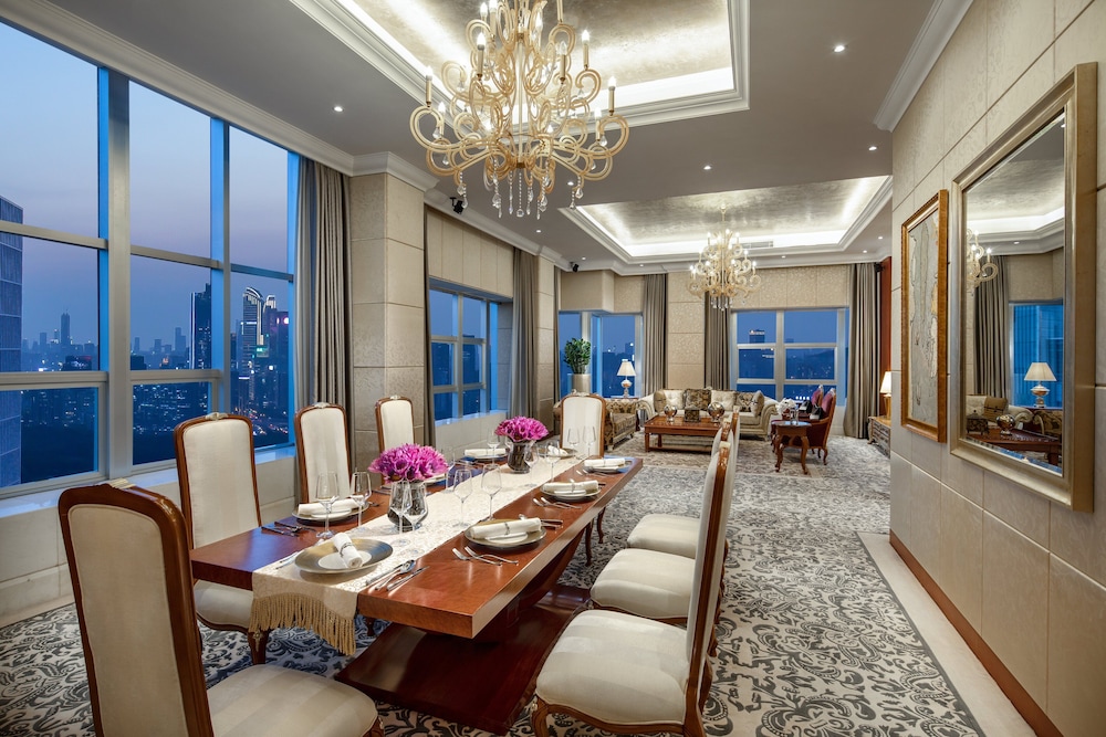 Crowne Plaza Shenzhen Futian 68/86