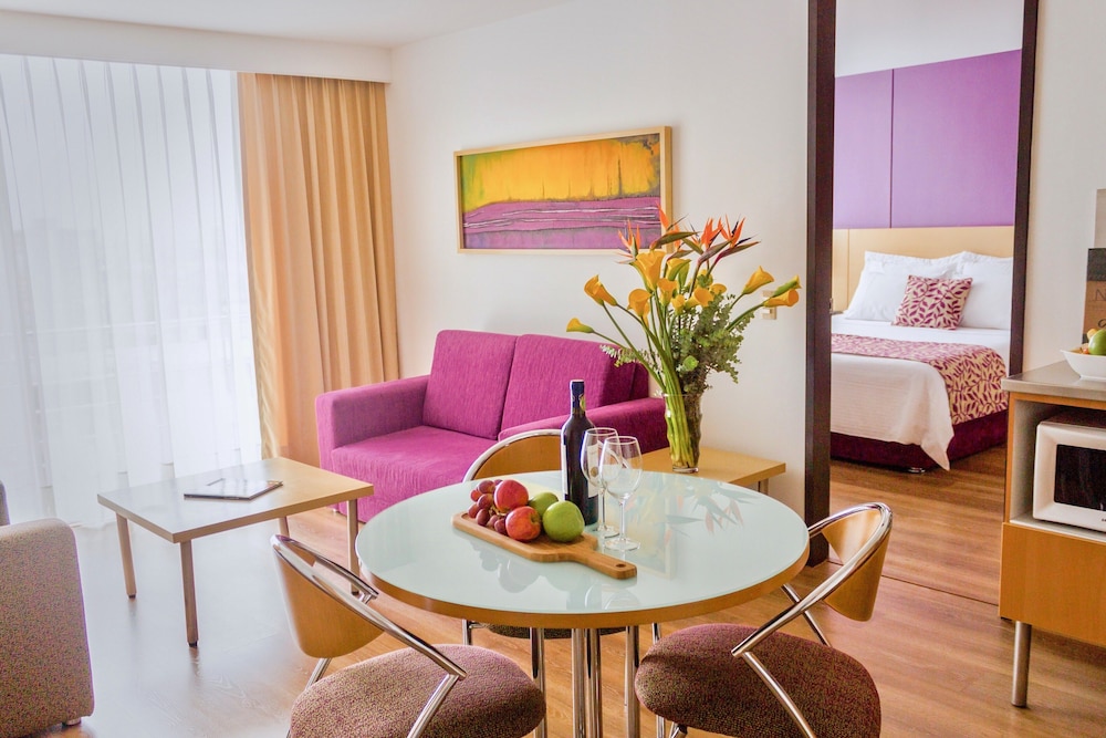 Novelty Suites Hotel 42/77