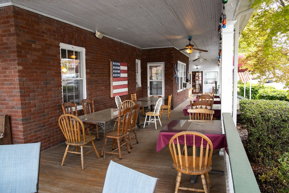 Inn on Church 44/45