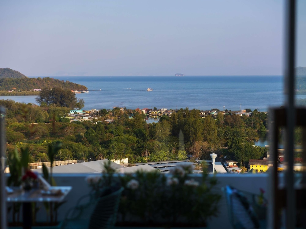 Novotel Phuket City Phokeethra 64/66