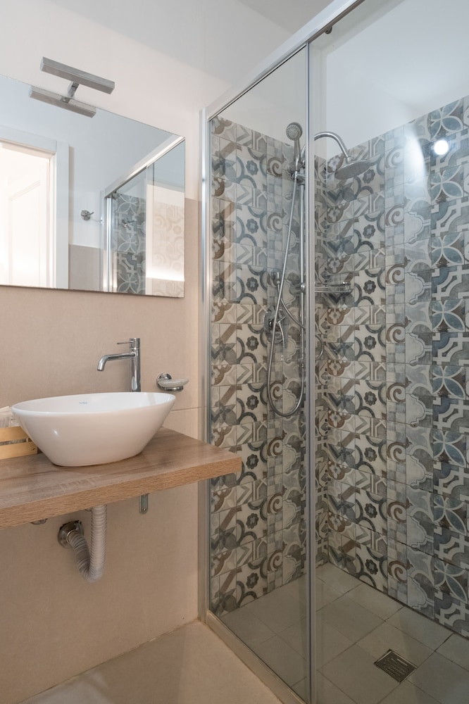Ada Suites 27/62