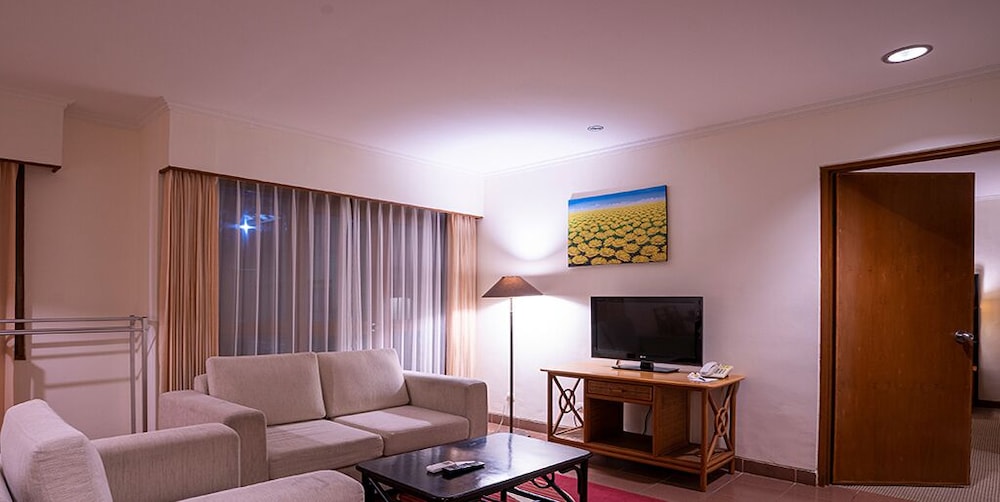 Plagoo Holiday Hotel 33/66