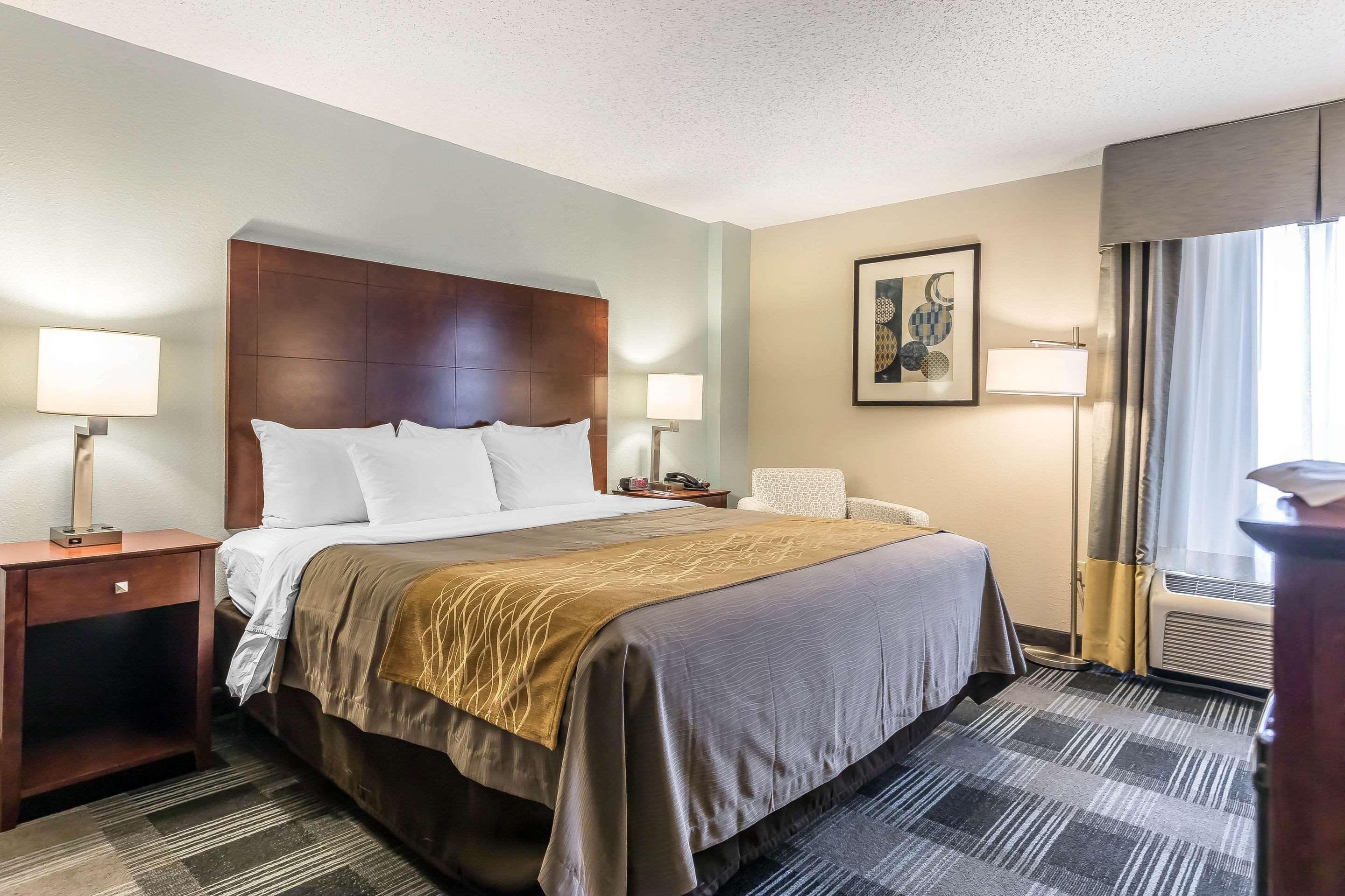 ROOM, KING BED