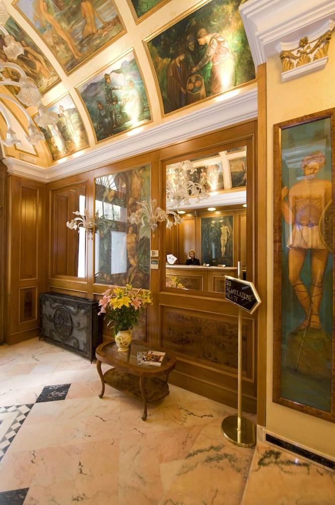 Joli Hotel 4/50
