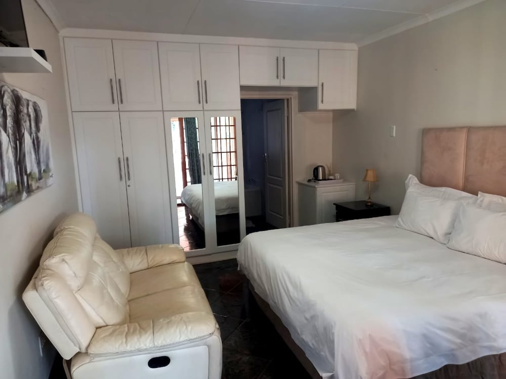 The Hills Guest House 4/50