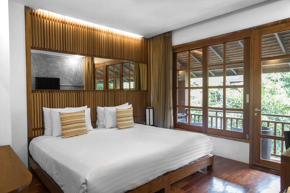 SUPERIOR, DOUBLE OR TWIN BED