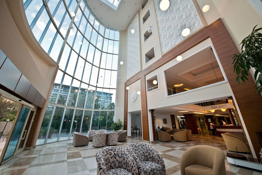 MC Beach Resort Hotel 38/53