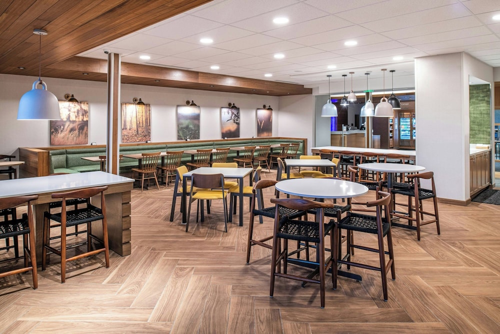Fairfield Inn & Suites by Marriott Sacramento Winters 33/50