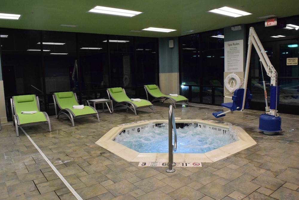 Holiday Inn Express & Suites Rochester Webster, an IHG Hotel 24/50
