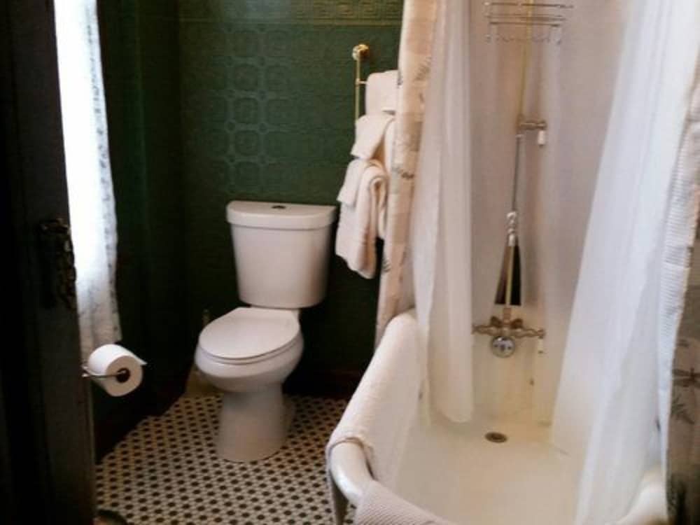 Geiger Victorian Bed and Breakfast 20/25