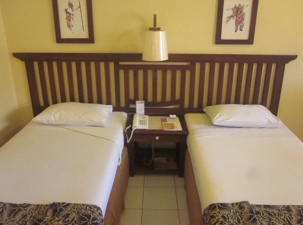 BESAKIH BEACH HOTEL 20/67