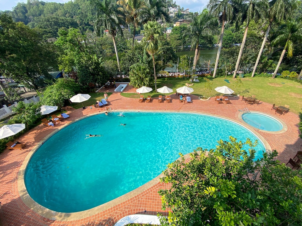 Suisse Hotel Kandy 40/50