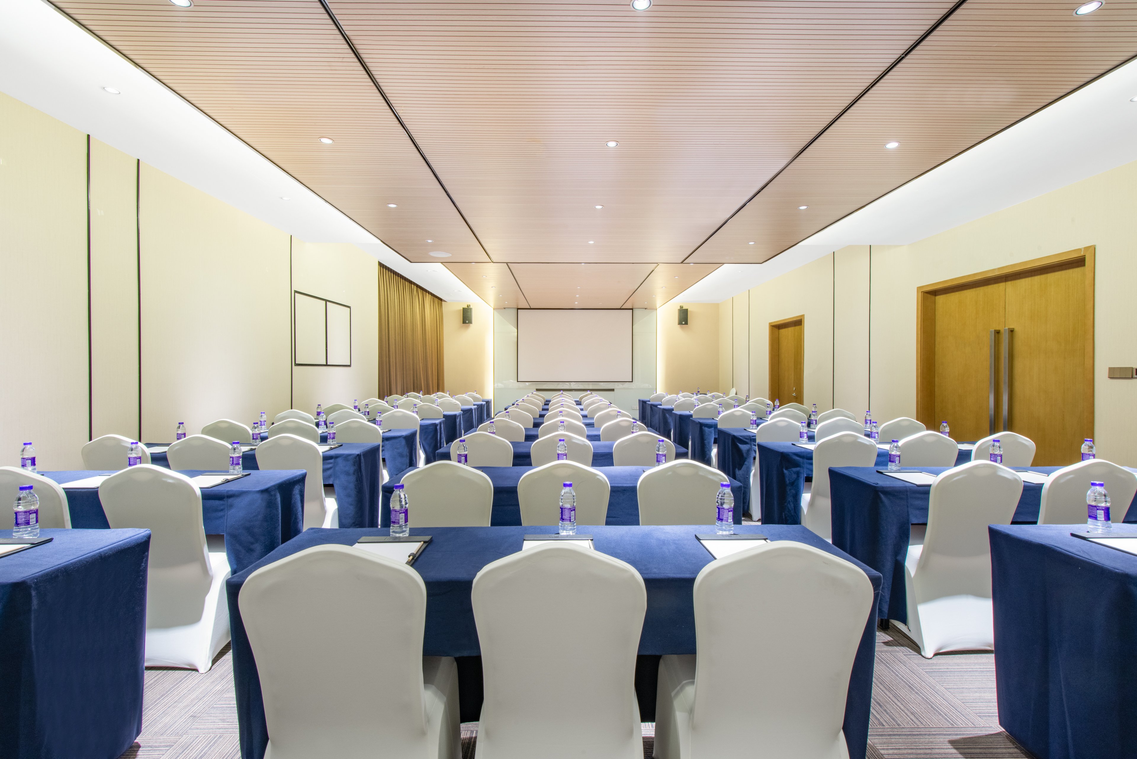HOLIDAY INN EXPRESS HANGZHOU EAST STATION 33/45