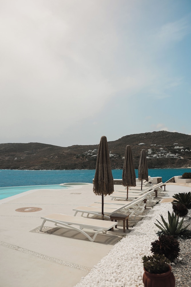 Mykonos Pantheon 47/50