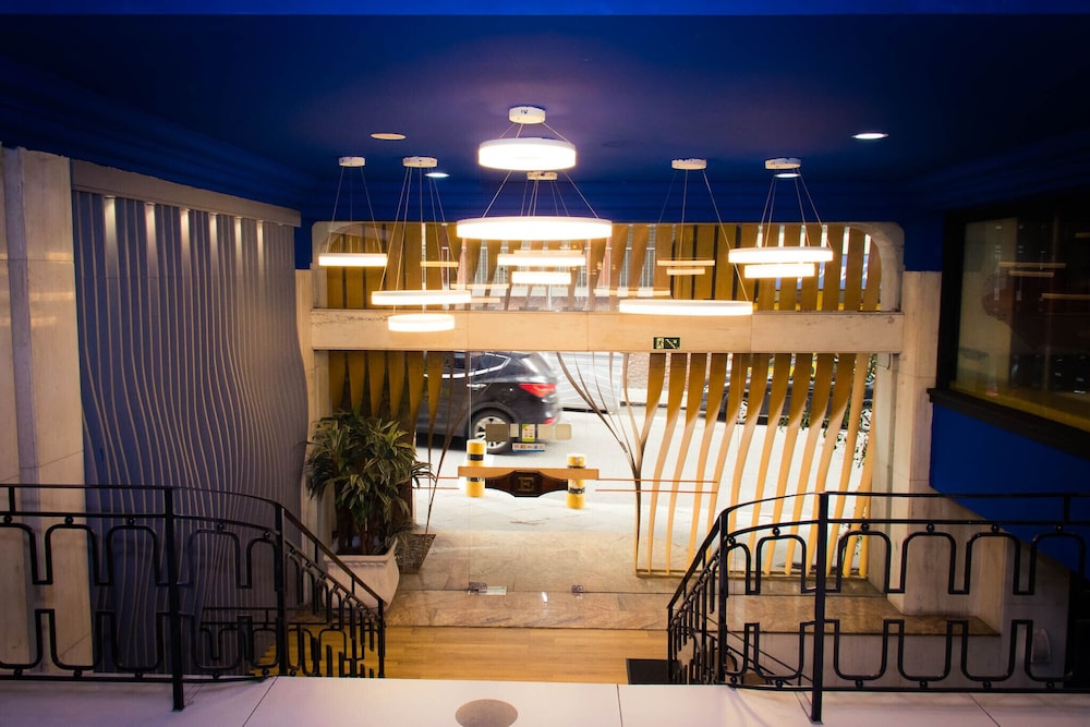 Hotel Embaixador 68/76