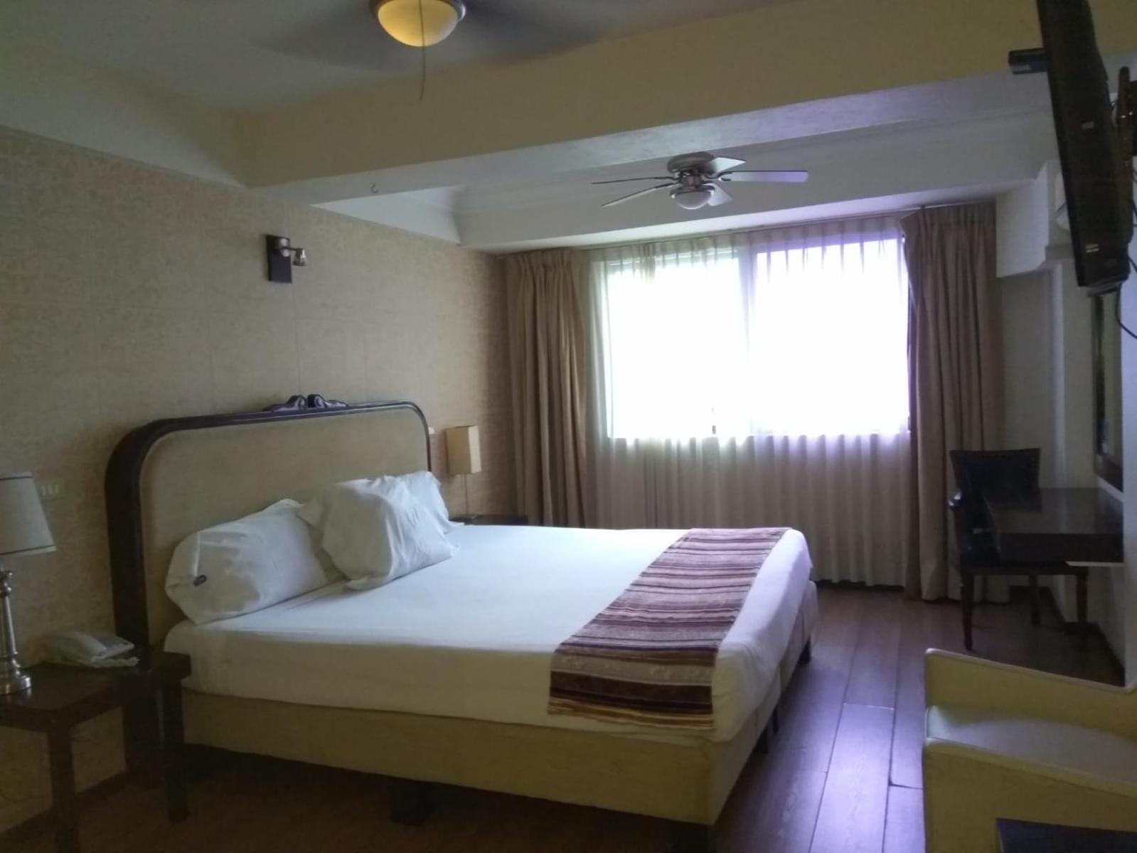 hotel clara luna