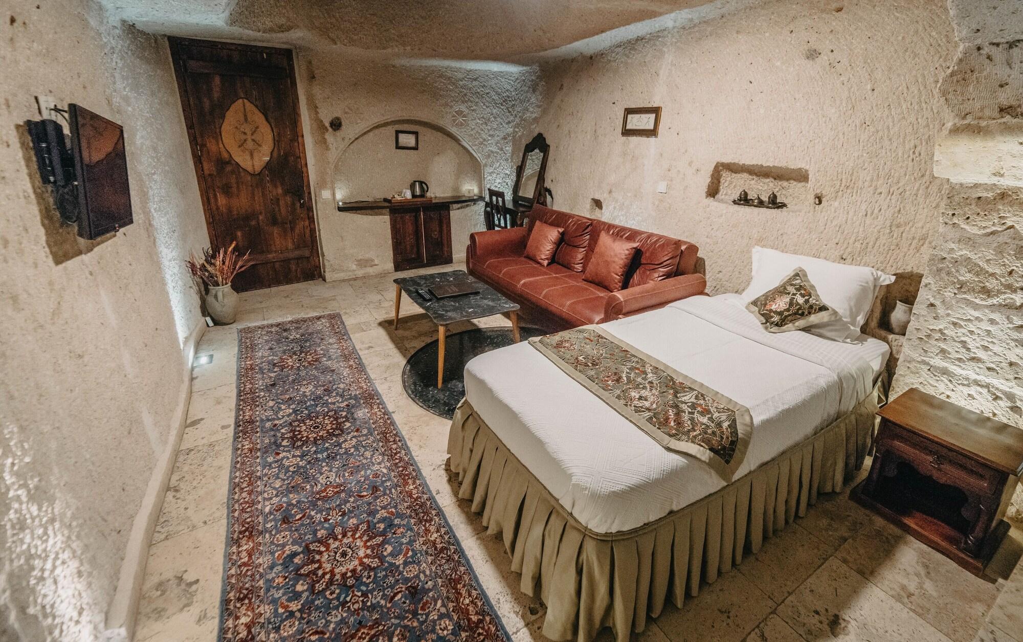 Cave, Family, Suite