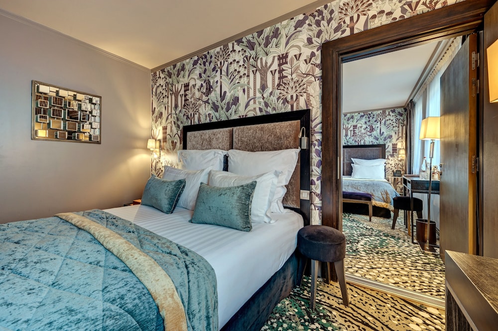FAMILY SUITE, FAMILY