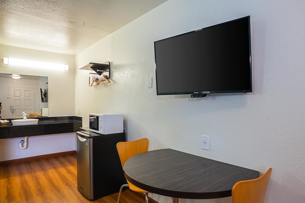 Motel6 Ventura, CA - Downtown 20/33