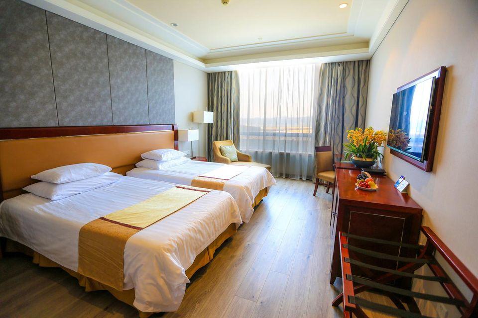 Room, Twin Beds, Island View
