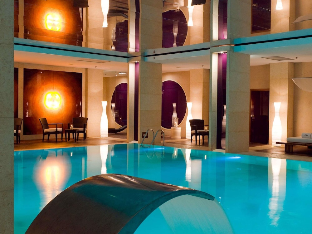 swimming pool spa