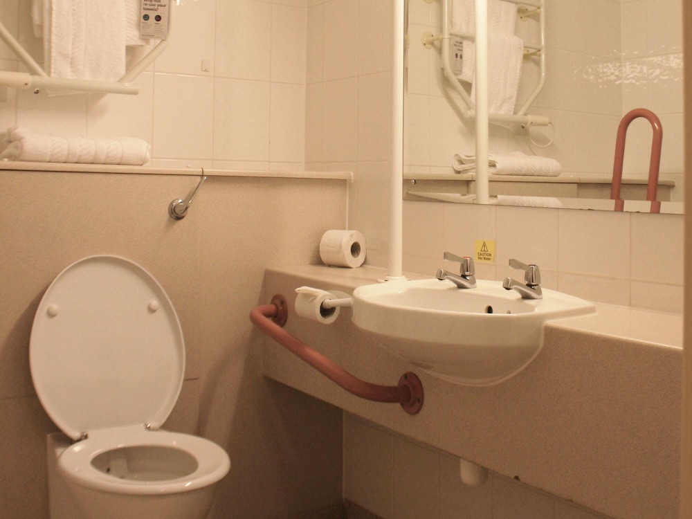 ibis Wakefield East Castleford 40/45