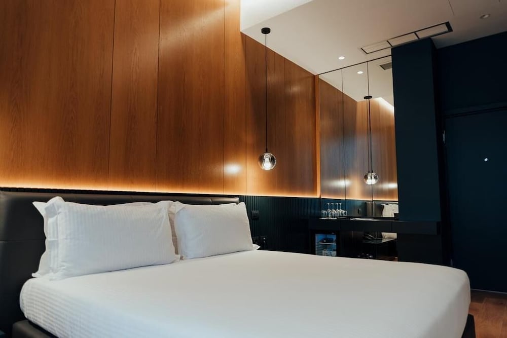 Black Diamond Hotel 8/21
