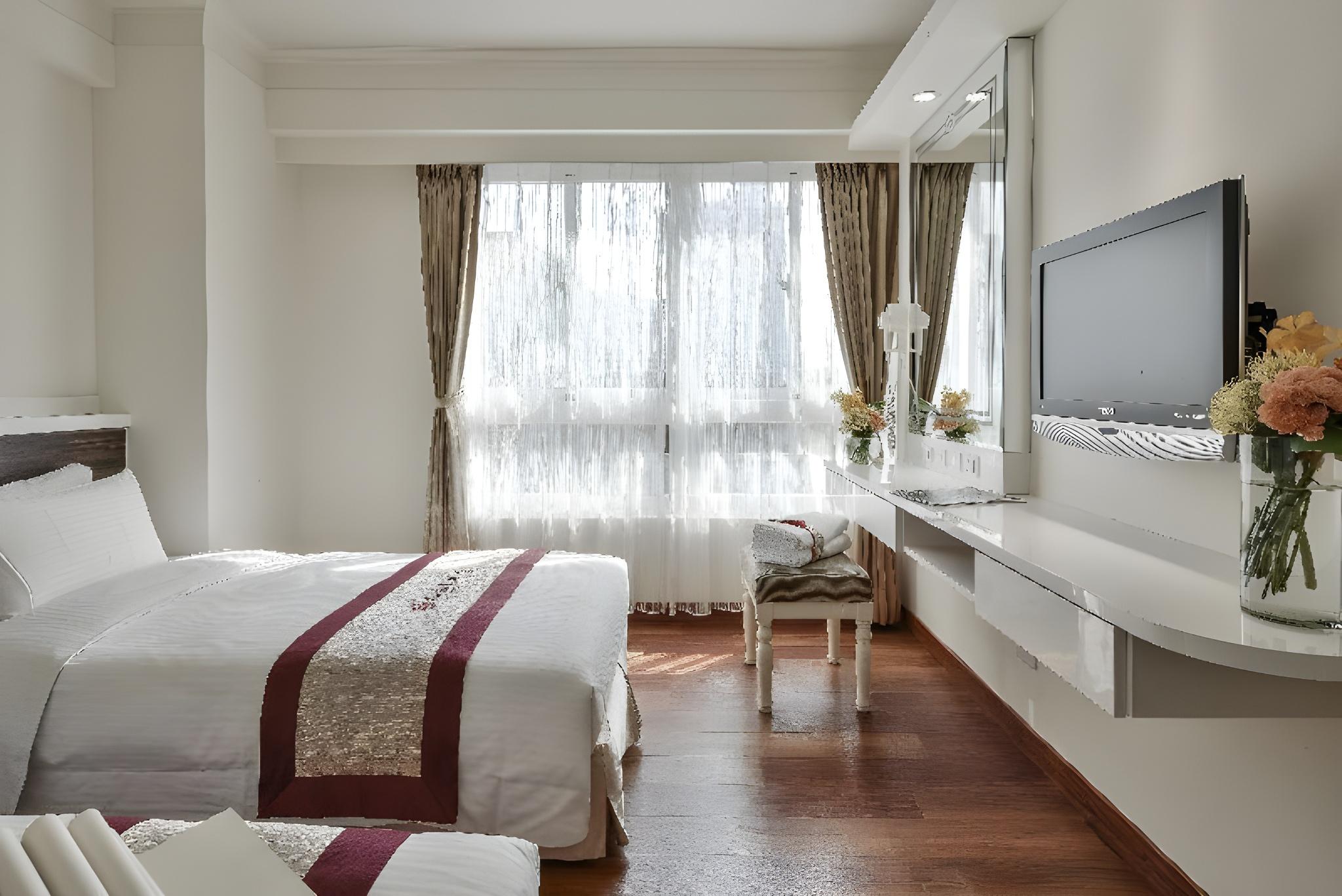 Suite, Triple, Single Bed