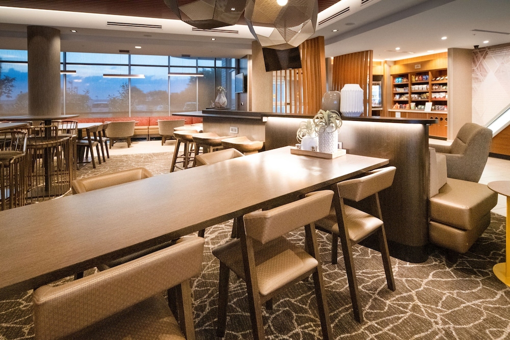 SpringHill Suites by Marriott Kenosha 41/49