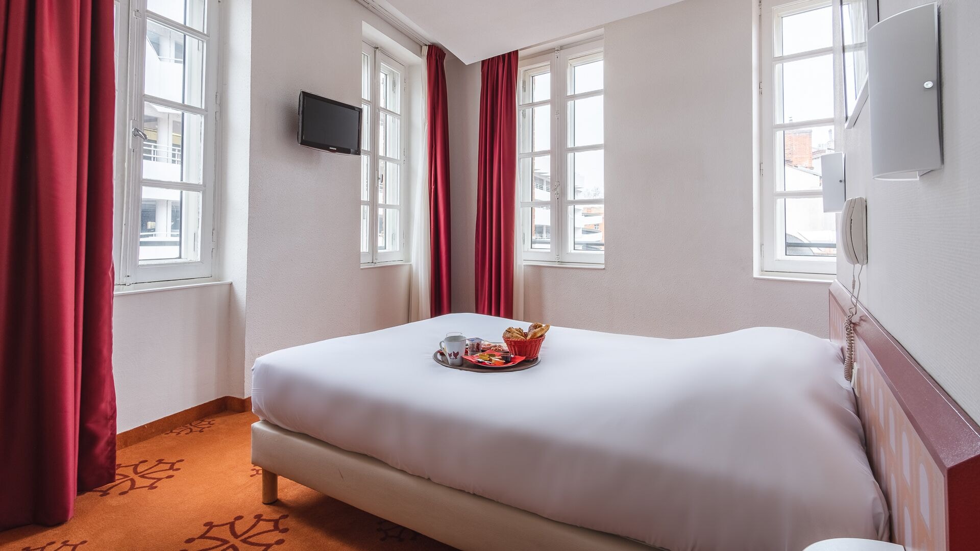 Room at Alfred Hotels Victor Hugo, TOULOUSE