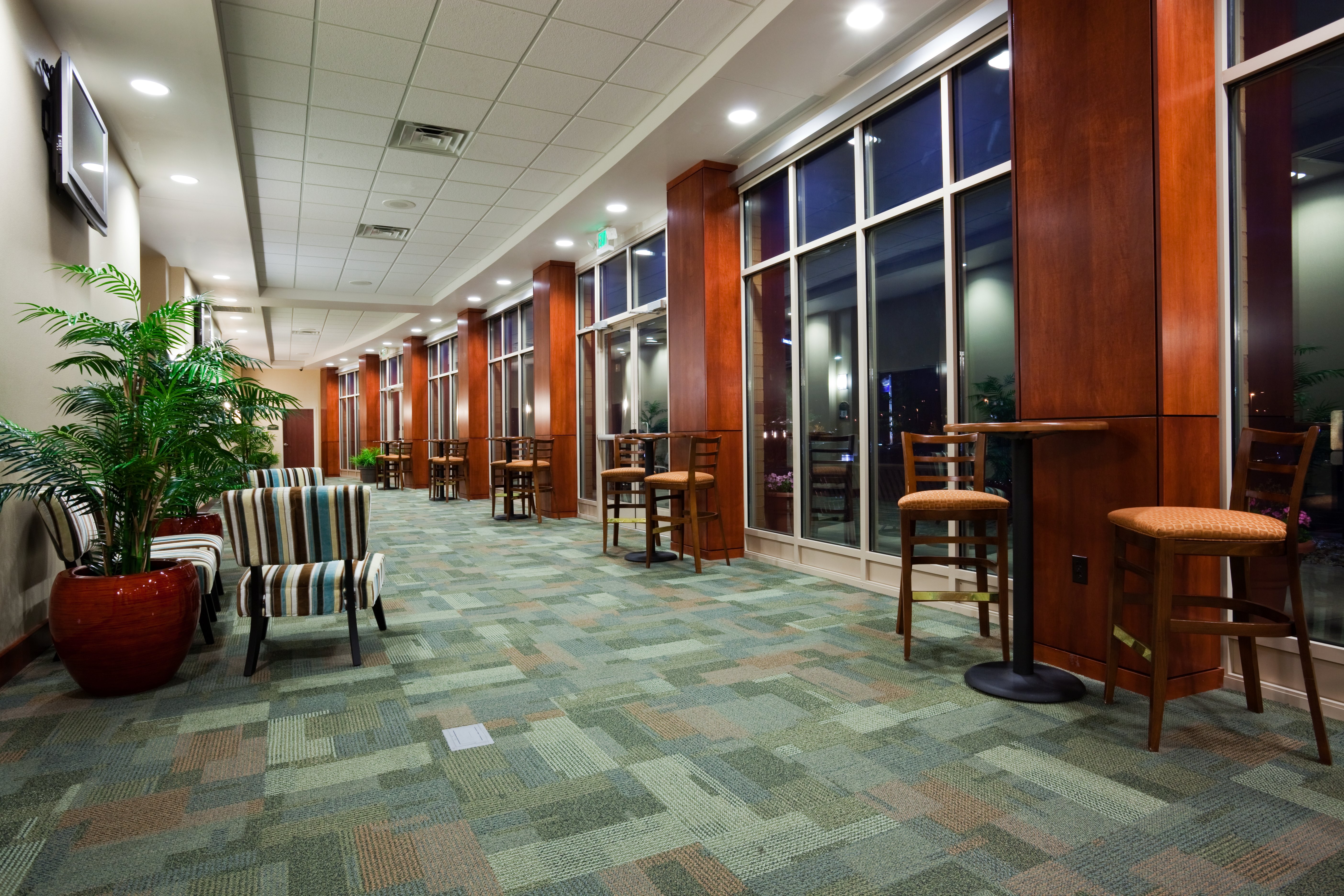 Holiday Inn Madison At The American Center 57/76