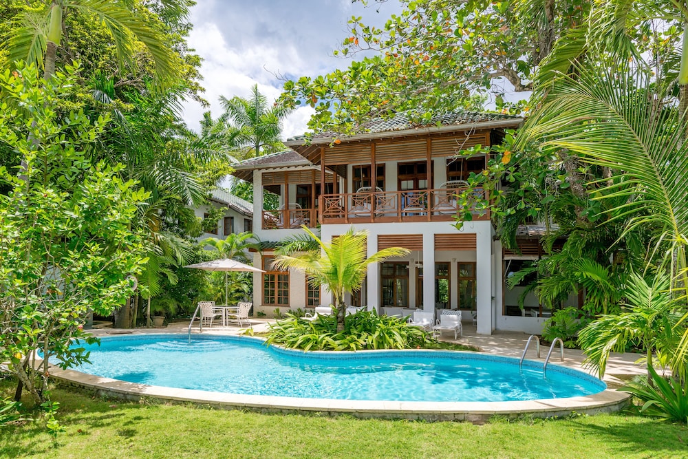 Idle Awhile Villas 4/60