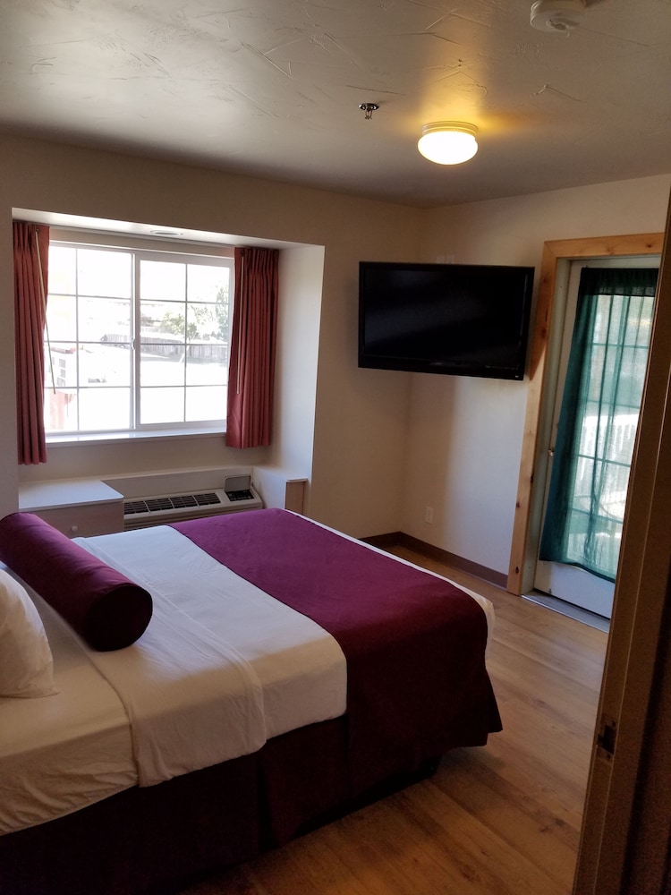 RIVER CANYON LODGE 29/57