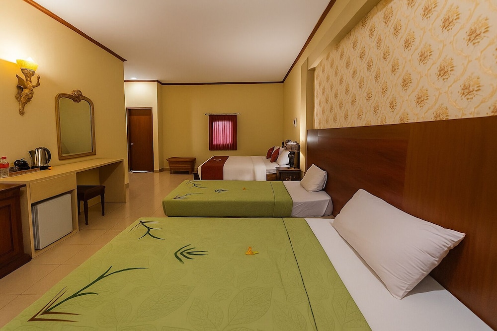 غرفة ديلوكس ثلاثية بسرير كوين وسرير فردي، Puri Saron Madangan Hotel 8/10