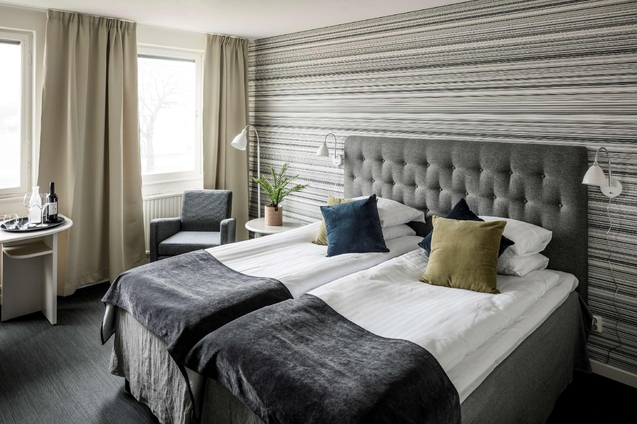 Room, Twin Beds