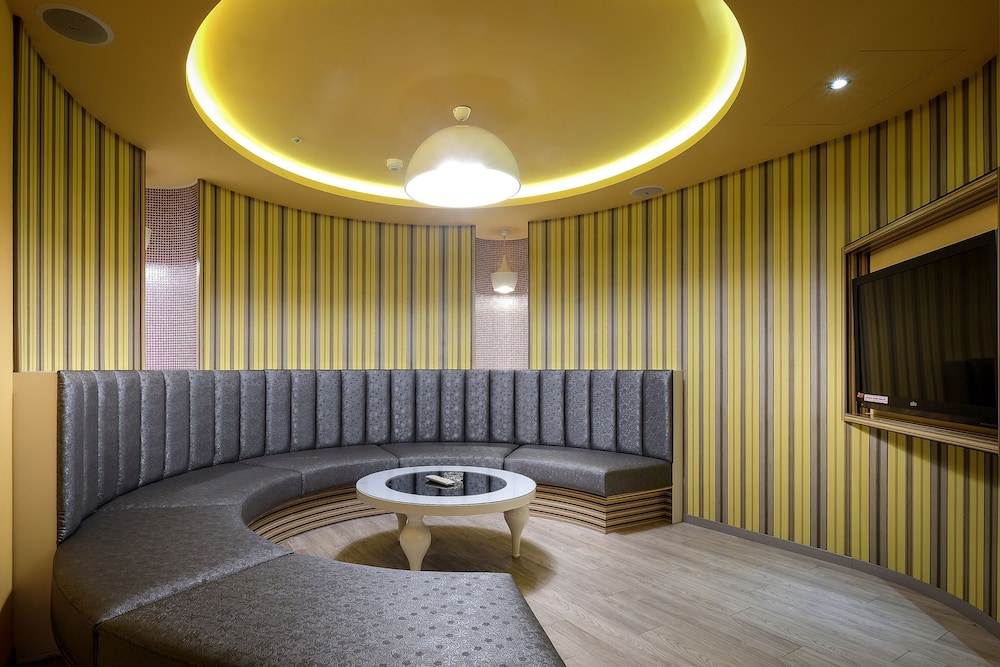 Surreal Motel- Xinjhung Branch 29/46
