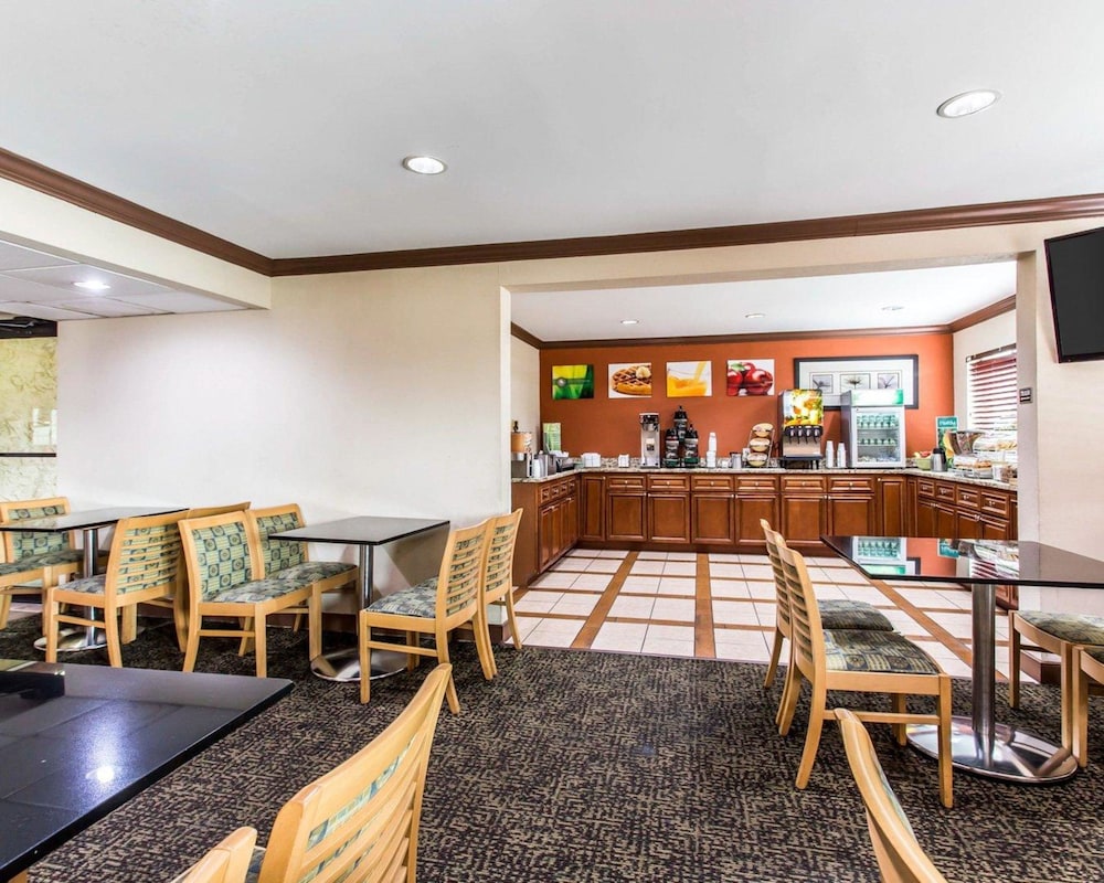 Quality Inn And Suites Southlake 30/49