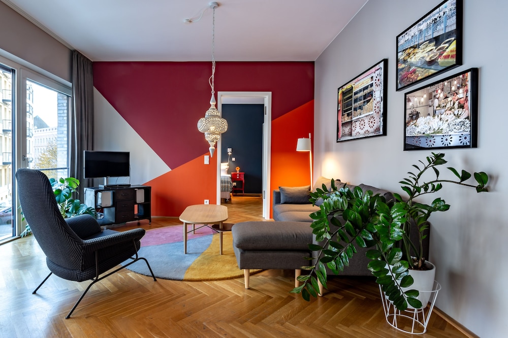The Circus Apartments 46/86