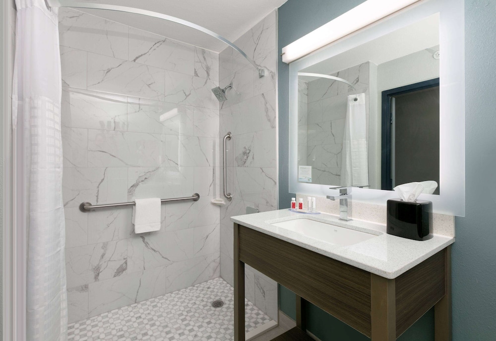 Baymont by Wyndham East Ridge 45/49