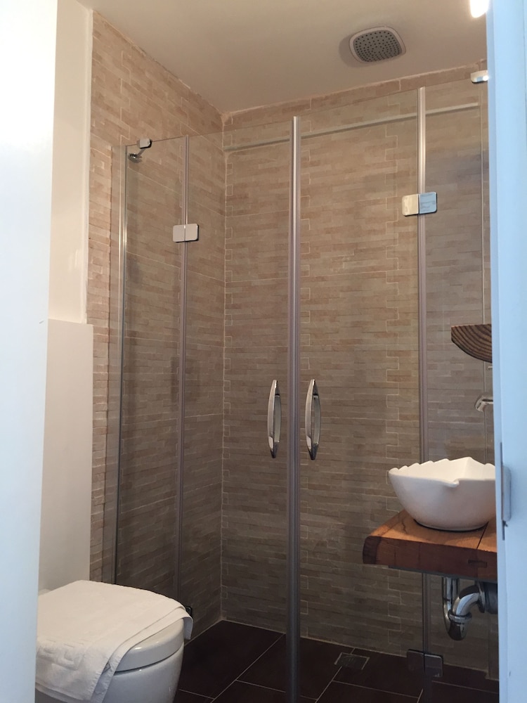 Pataros Hotel 46/49