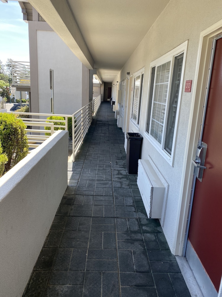 Budget Inn of Hayward 17/68