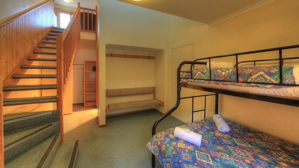 CANDLELIGHT LODGE 28/59