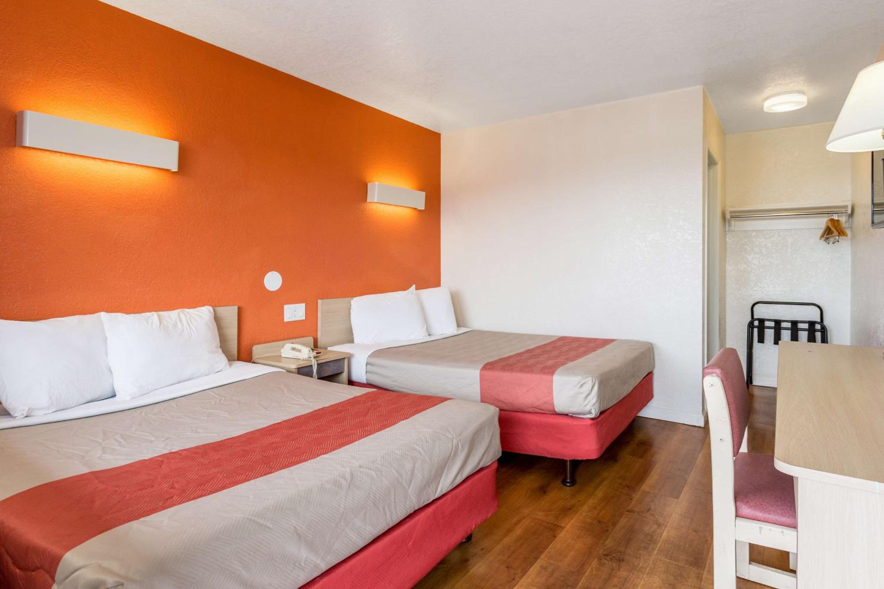 ROOM, QUADRUPLE