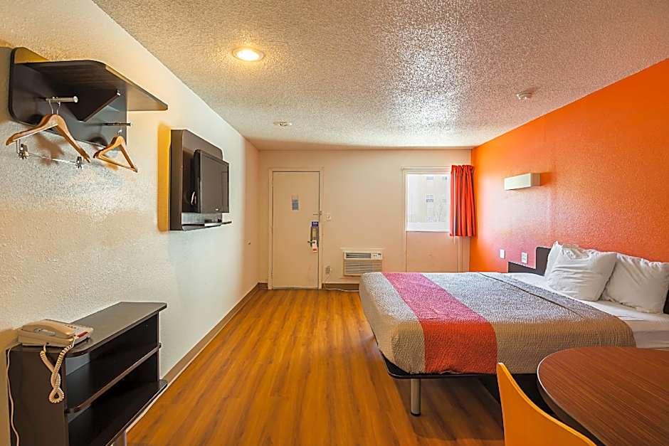 Motel6 Blue Springs, MO 4/24