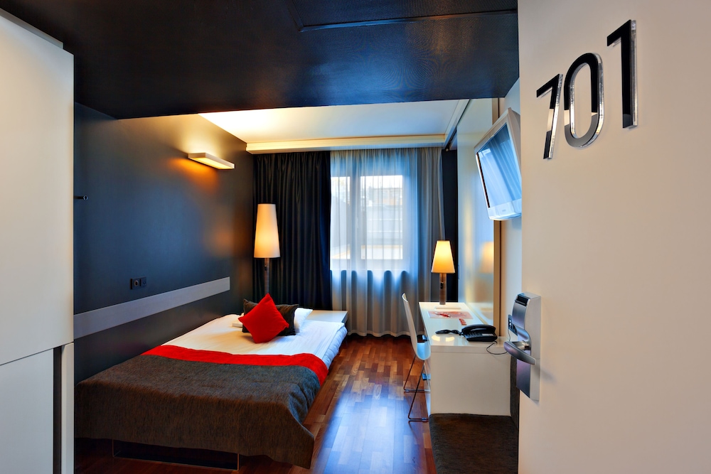 HIP, BOHEMIA, SUITE