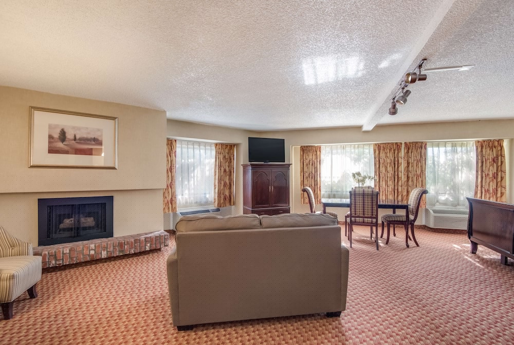 SureStay Plus Hotel by Best Western Reno Airport 61/91